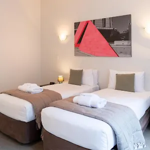Willis Village Aparthotel