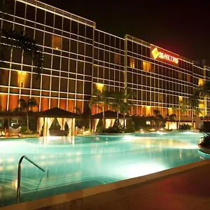 https://maxims.angeleshotels.net