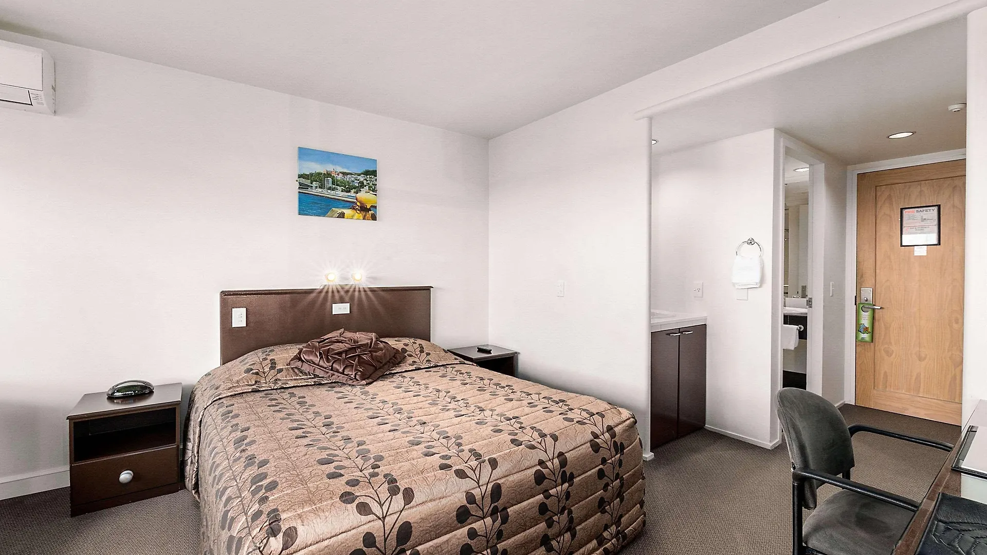 The Angus Hotel Lower Hutt 3*,